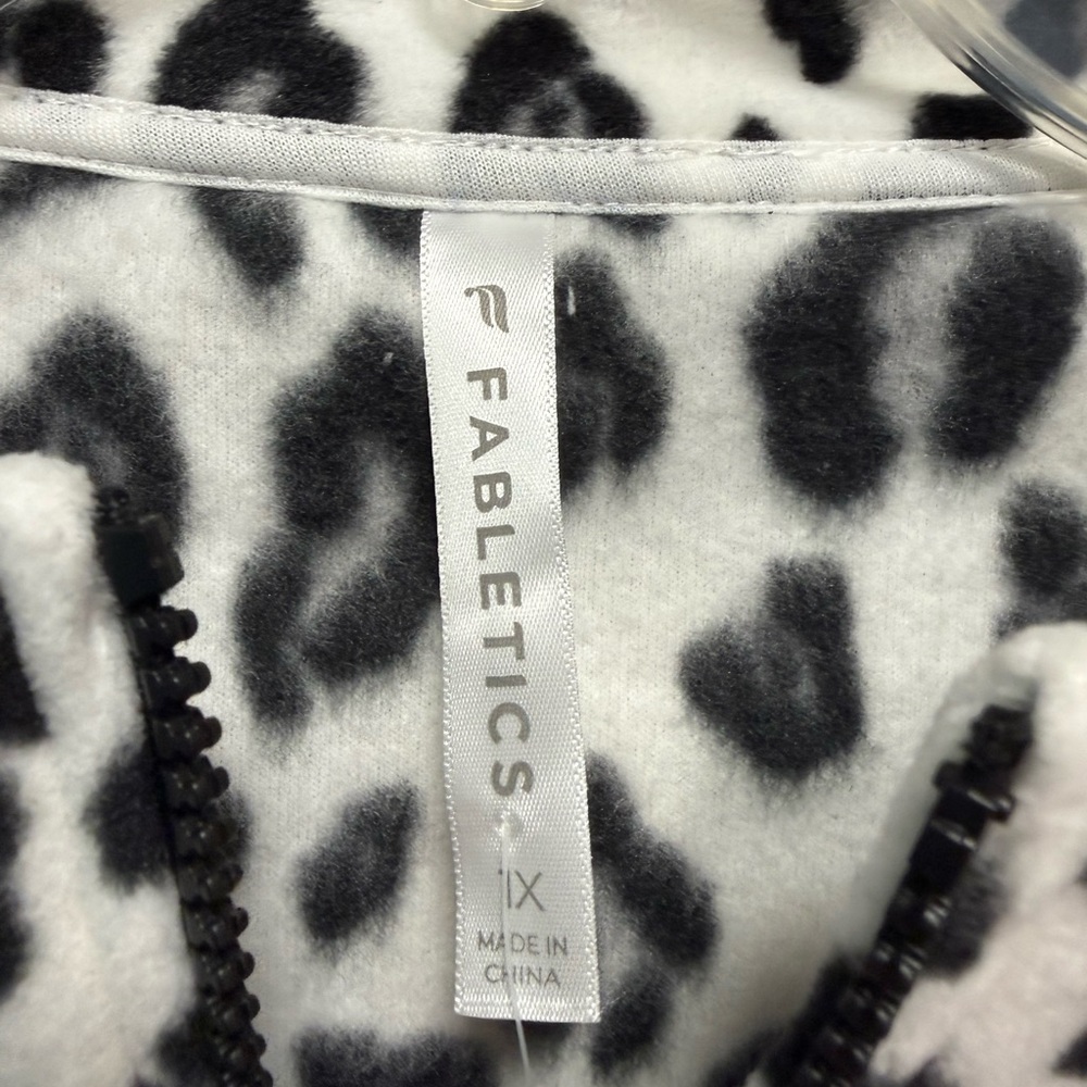 Fabletics Black and White Leopard Polar Fleece Zip-Up - Size 1X - Picture 7 of 7